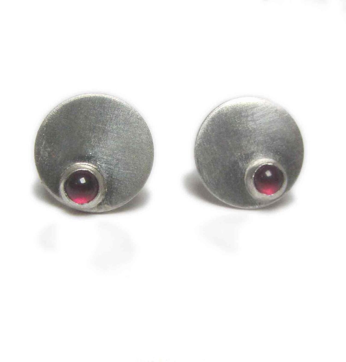 red-garnet-dotty-round-stud-earrings