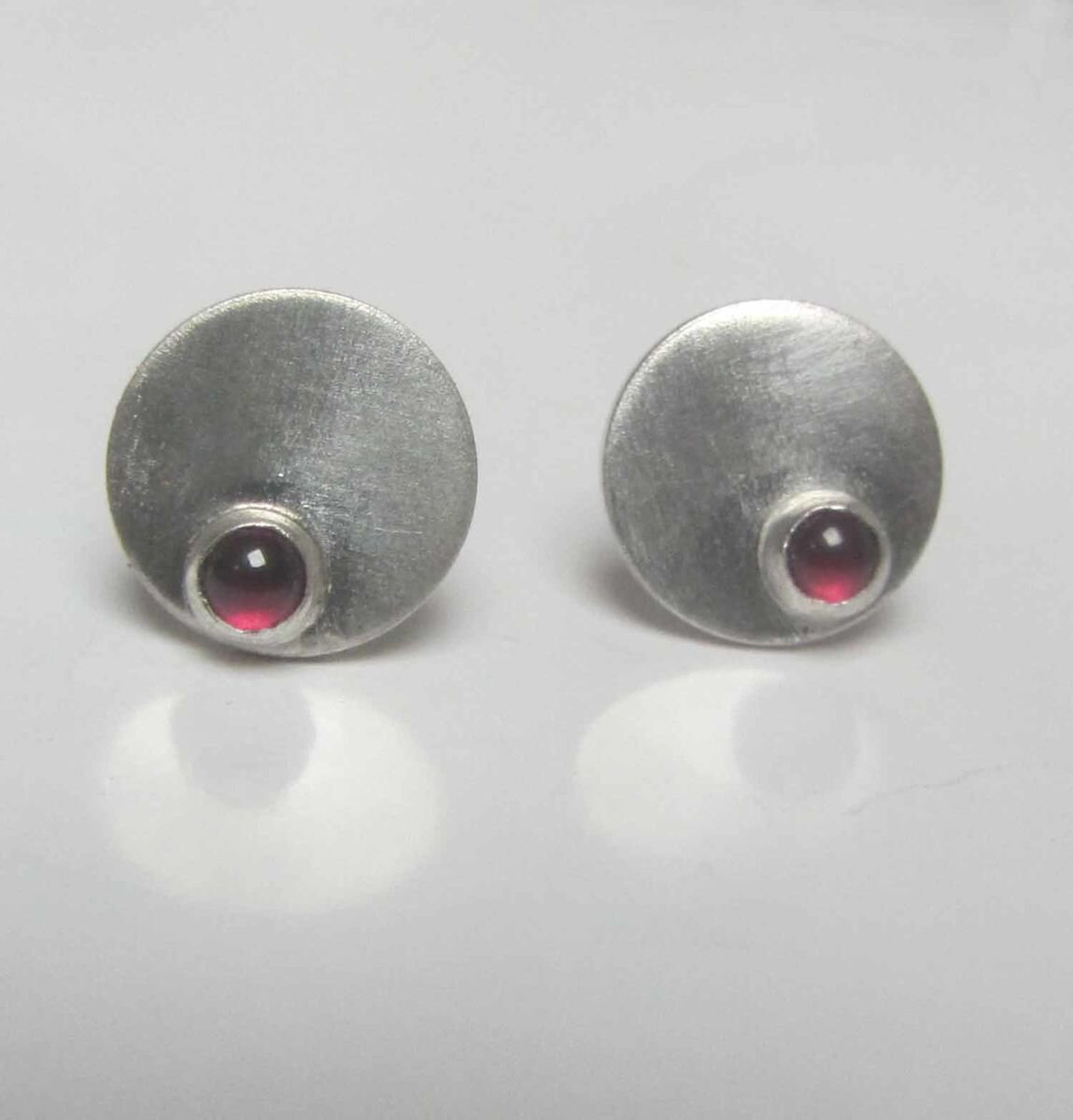 red-garnet-dotty-round-stud-earrings