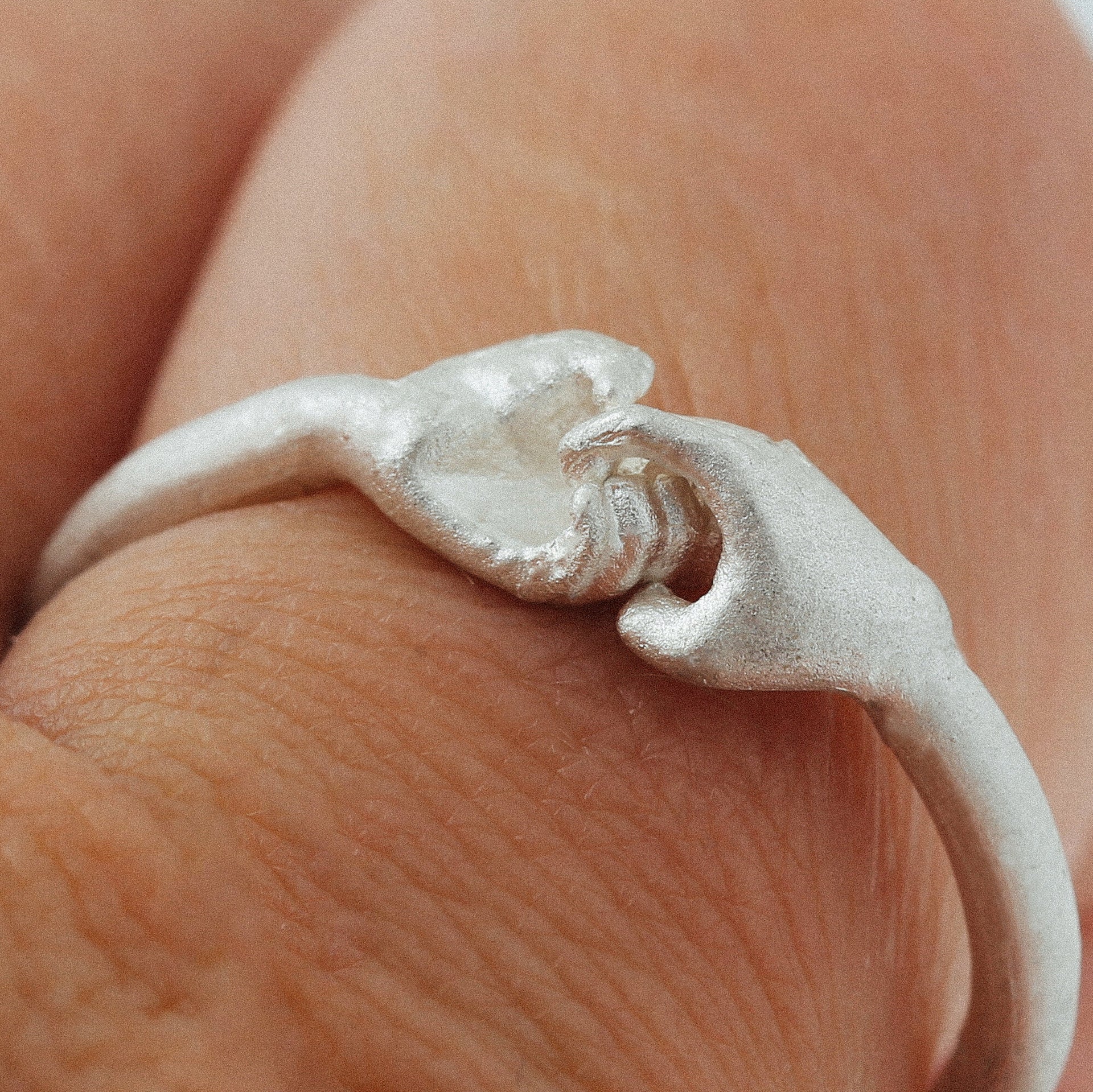 eternity-hand-ring-in-recycled-silver