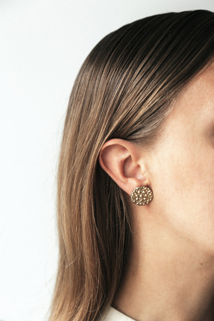 ray-large-gold-disc-earrings