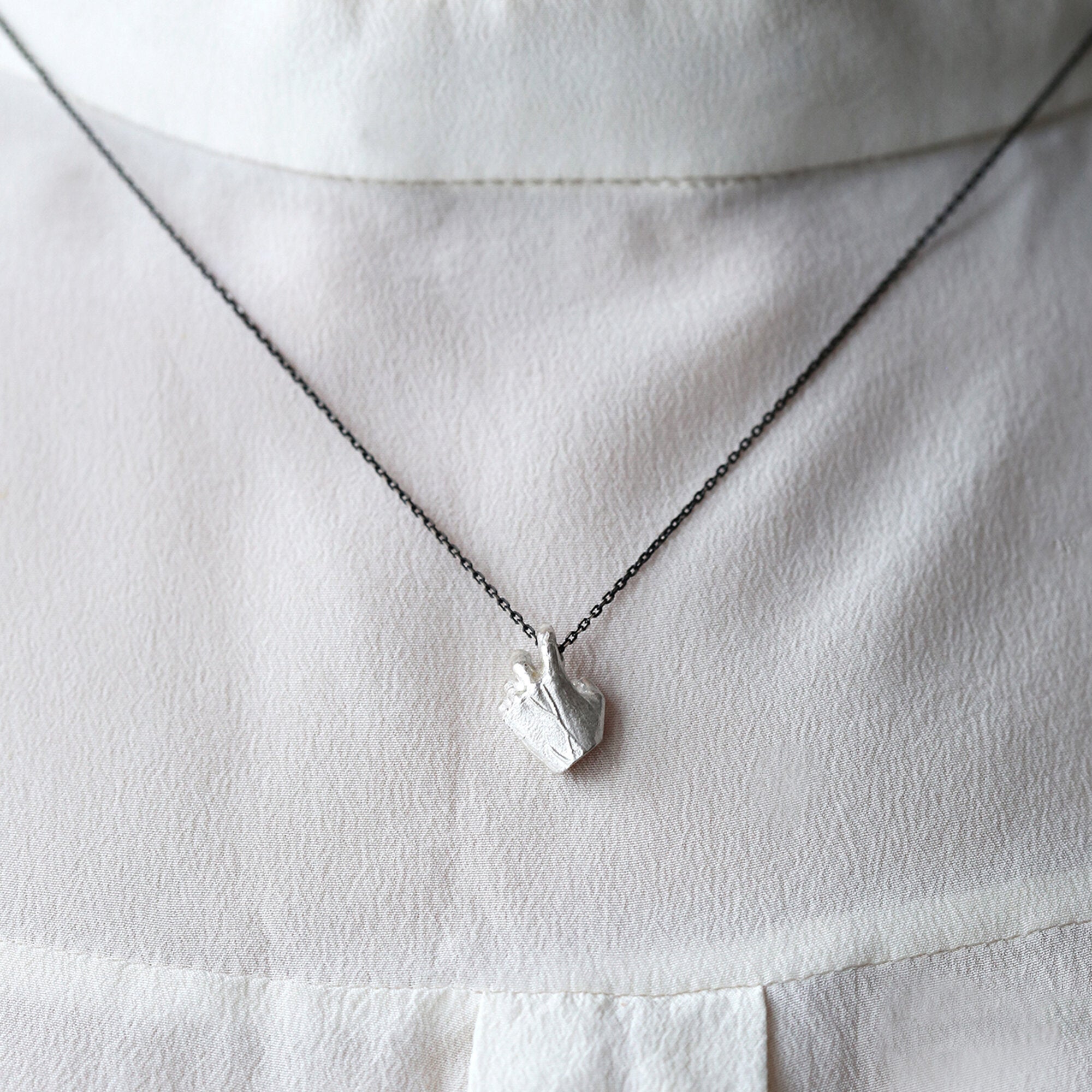 solitary-silver-hand-pendant