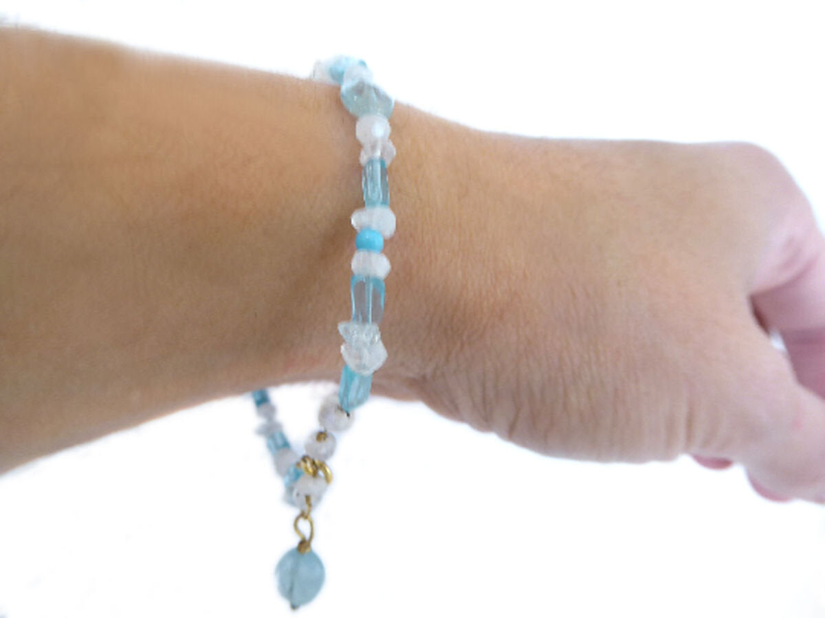 aquamarine-moonstone-apatite-and-turquoise-bracelet-in-18k-gold