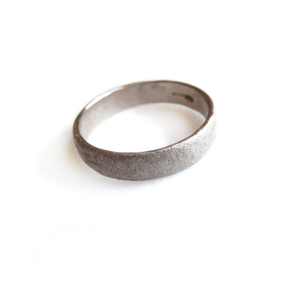 personalised-18k-white-gold-textured-ring