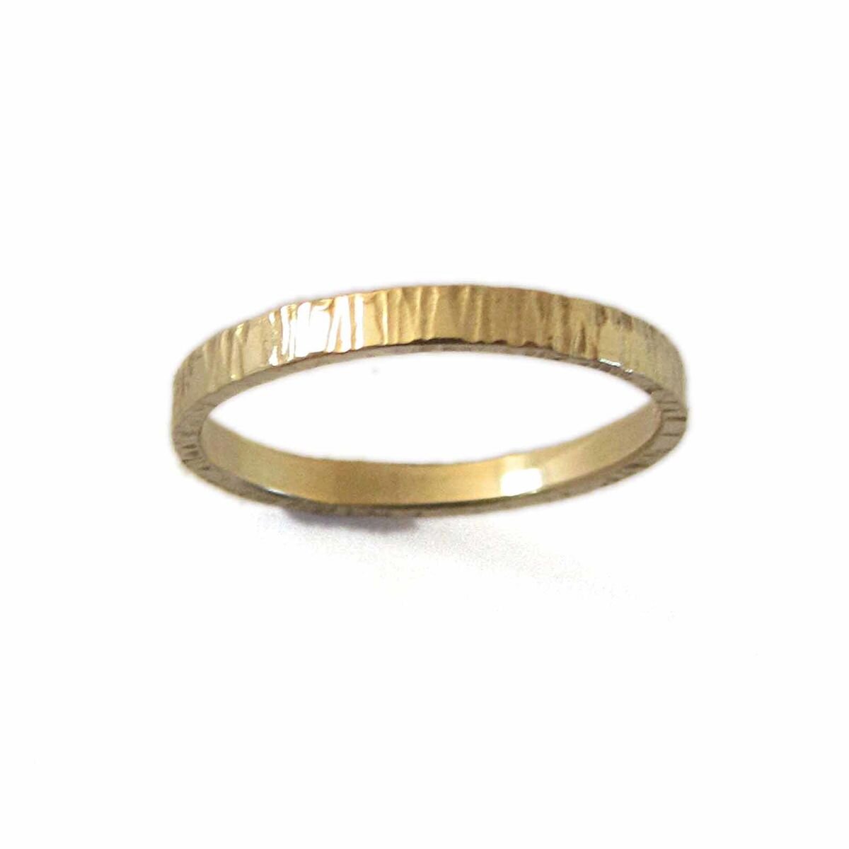 textured-bark-18k-gold-wedding-band