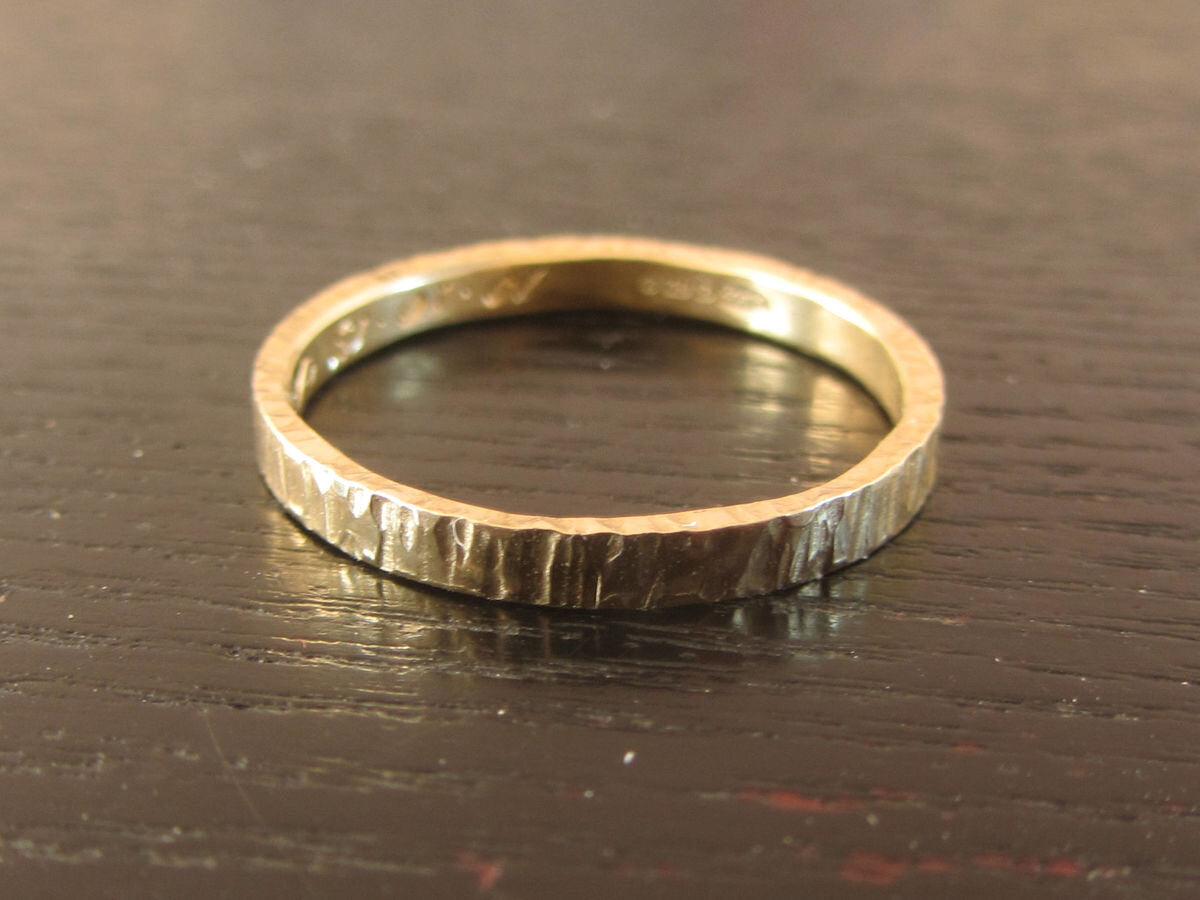 textured-bark-18k-gold-wedding-band