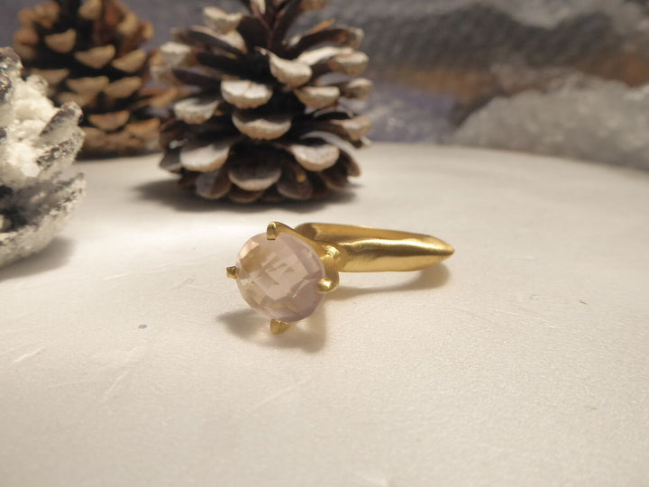 passionata-softie-sculptural-ring-with-rose-quartz