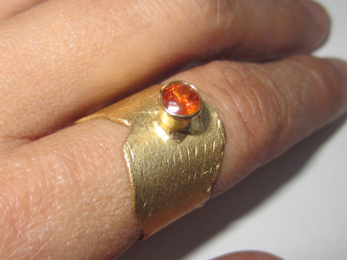 sculptural-calypso-ring-with-mandarin-garnet