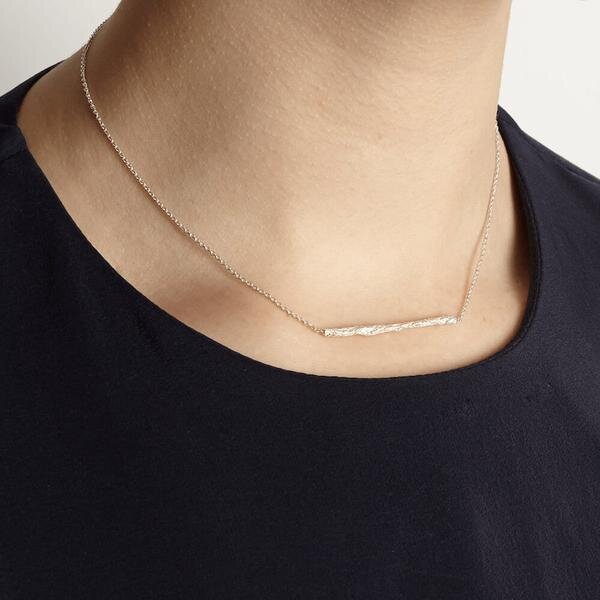 illusion-medium-stick-necklace-gold