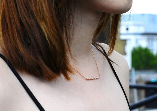 illusion-medium-stick-necklace-gold