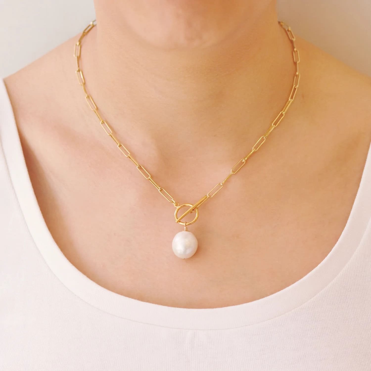 pearl-toggle-pendant-necklace