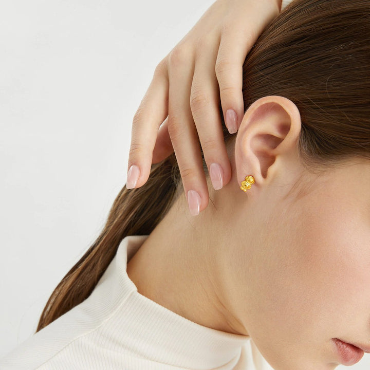 astronaut-and-planet-earrings-in-24k-gold-chow-sang-sang