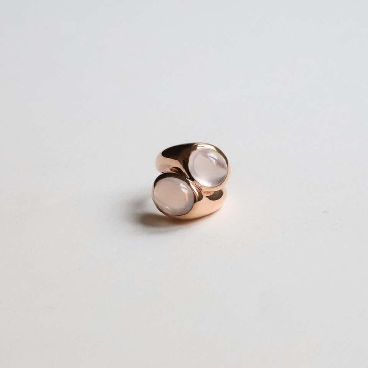 double-hug-rose-quartz-cabochon-ring