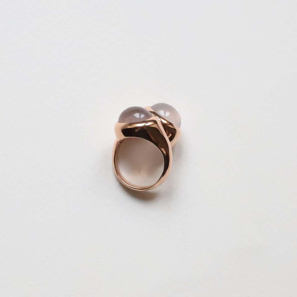 double-hug-rose-quartz-cabochon-ring