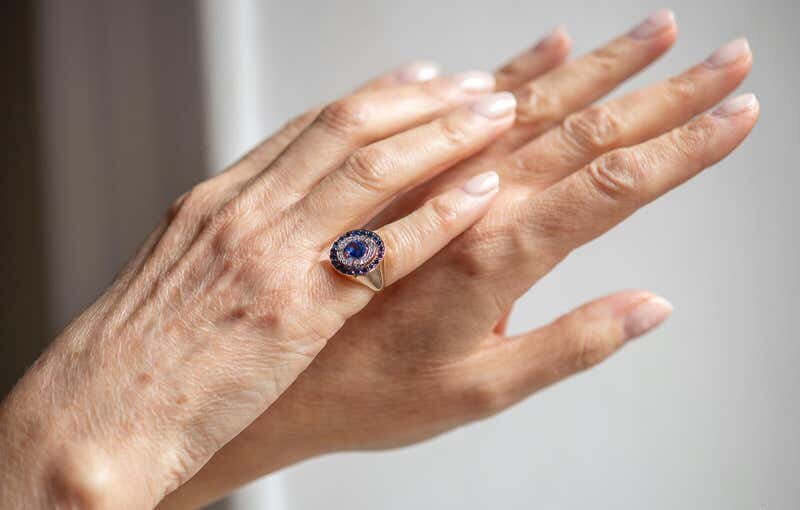 sapphire-and-diamond-blue-love-ring