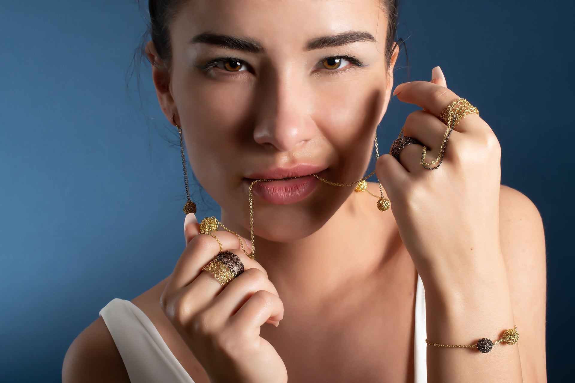 yellow-gold-and-black-rhodium-double-band-ring