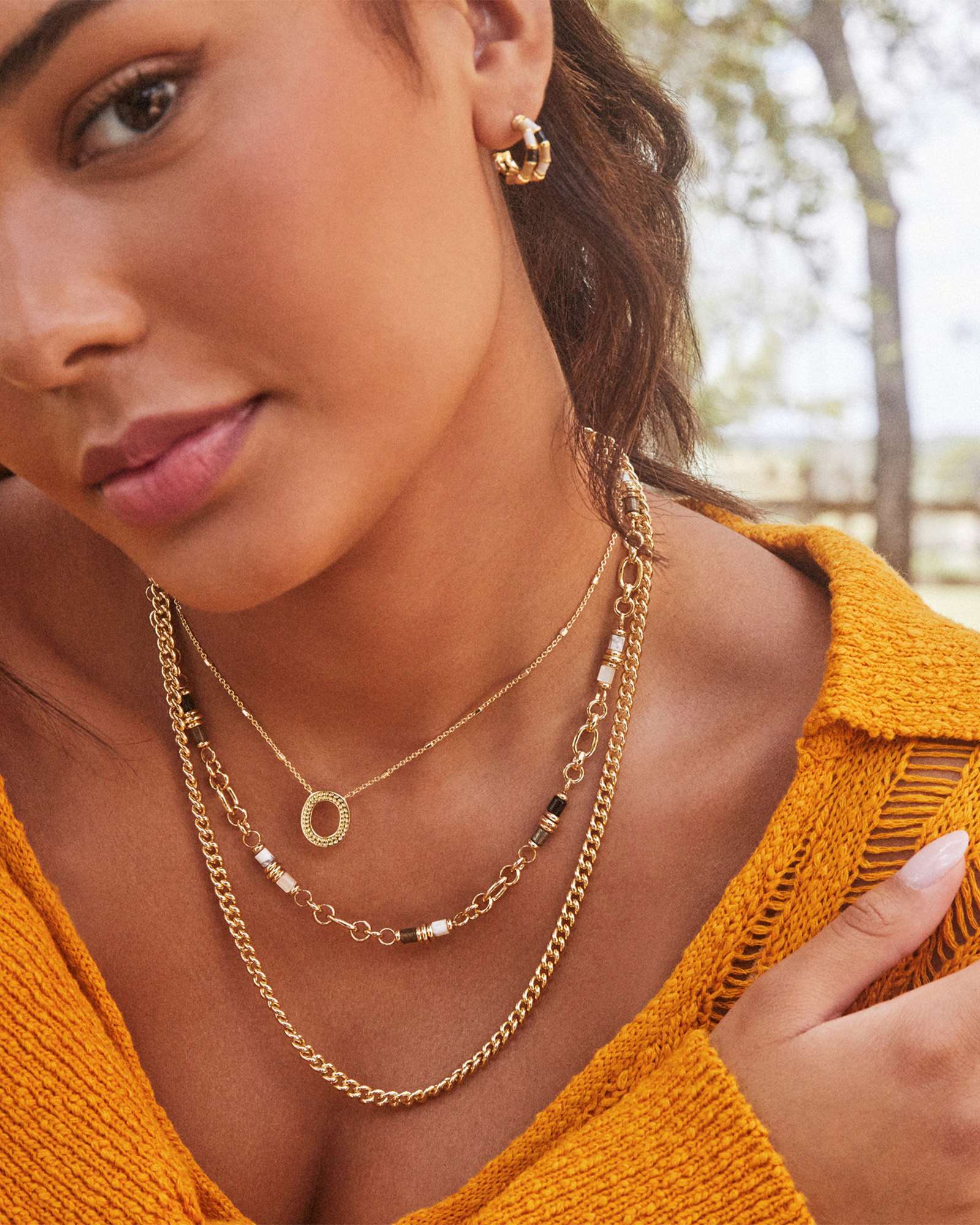 Gold letter o pendant deals