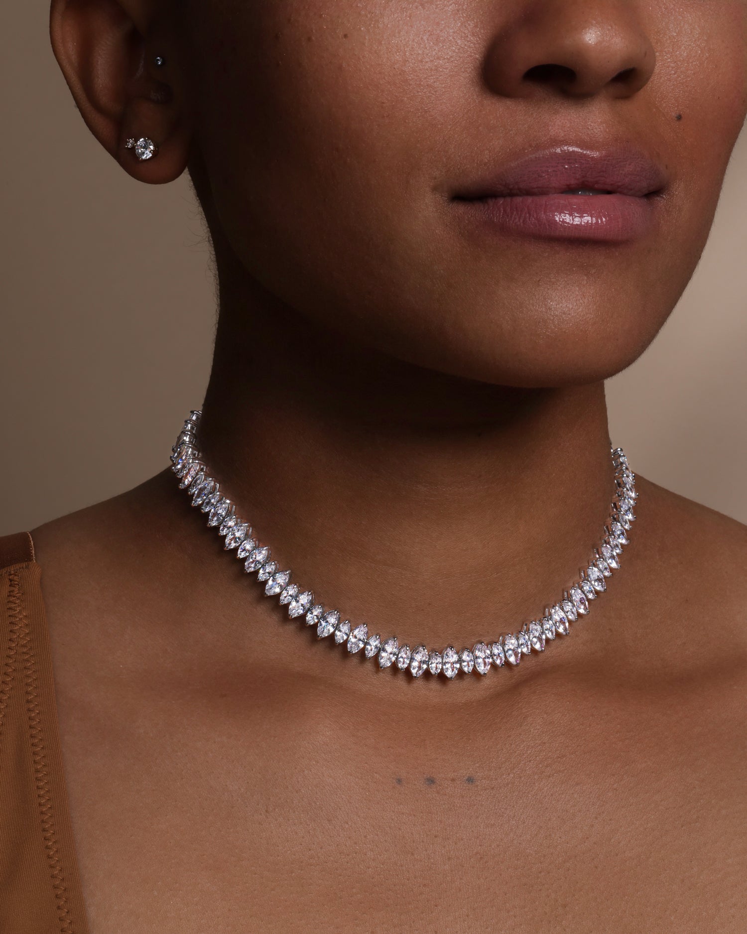 she-is-so-fine-choker-in-silver-and-white-diamondettes