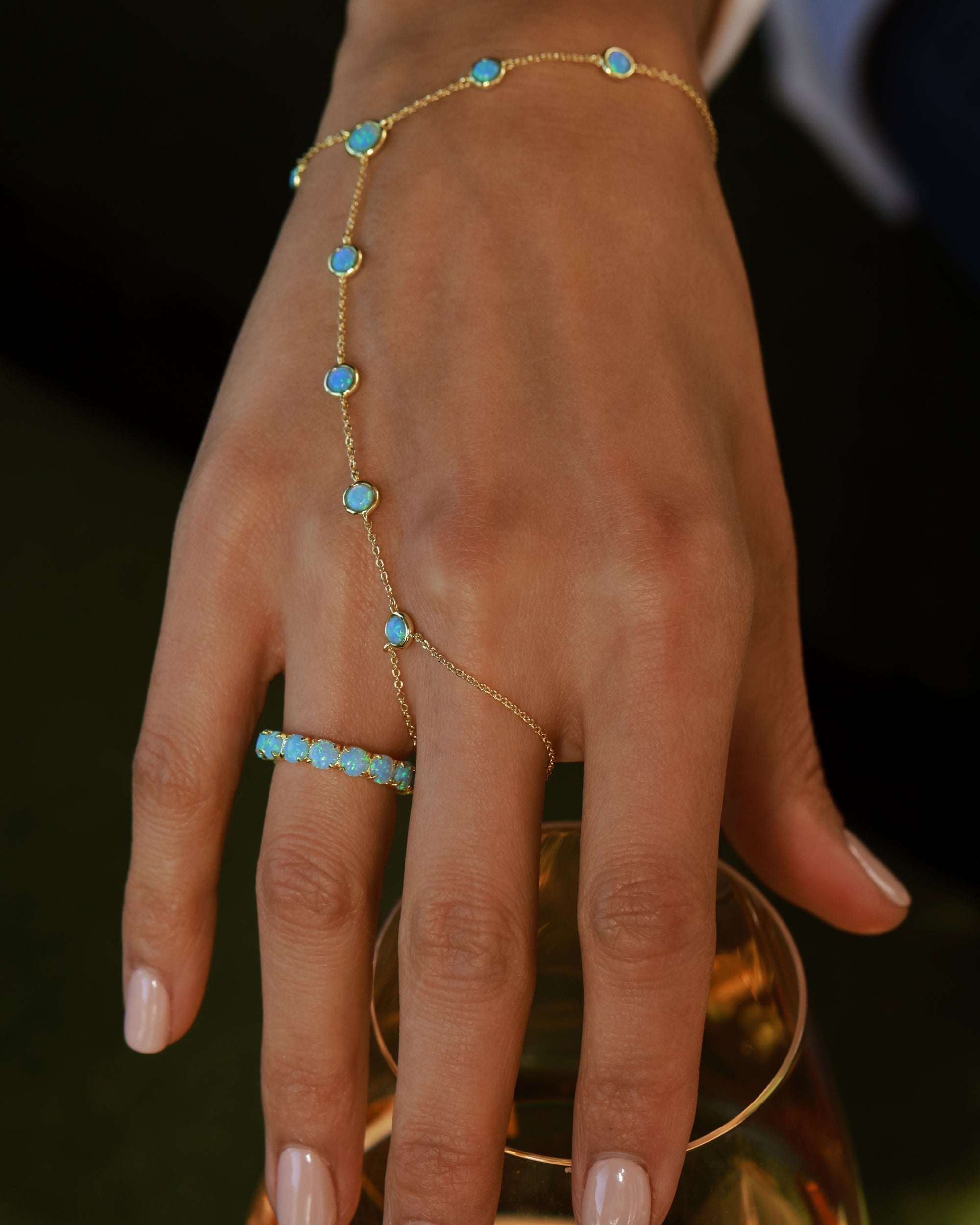 mojave-hand-chain-in-gold-and-blue-opal