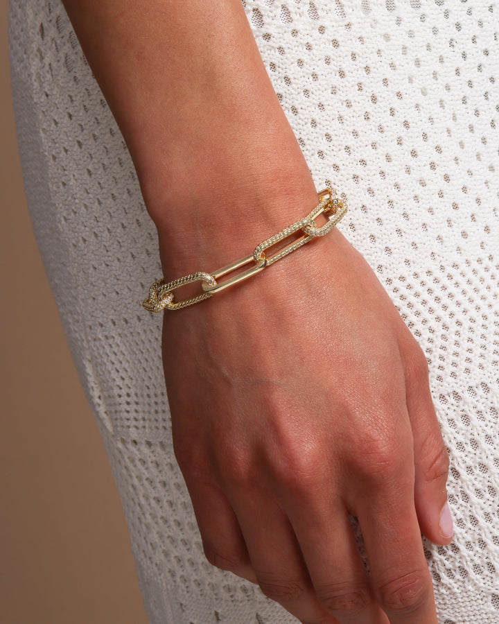 carrie-pave-chain-link-bracelet-in-gold-and-white-diamondettes