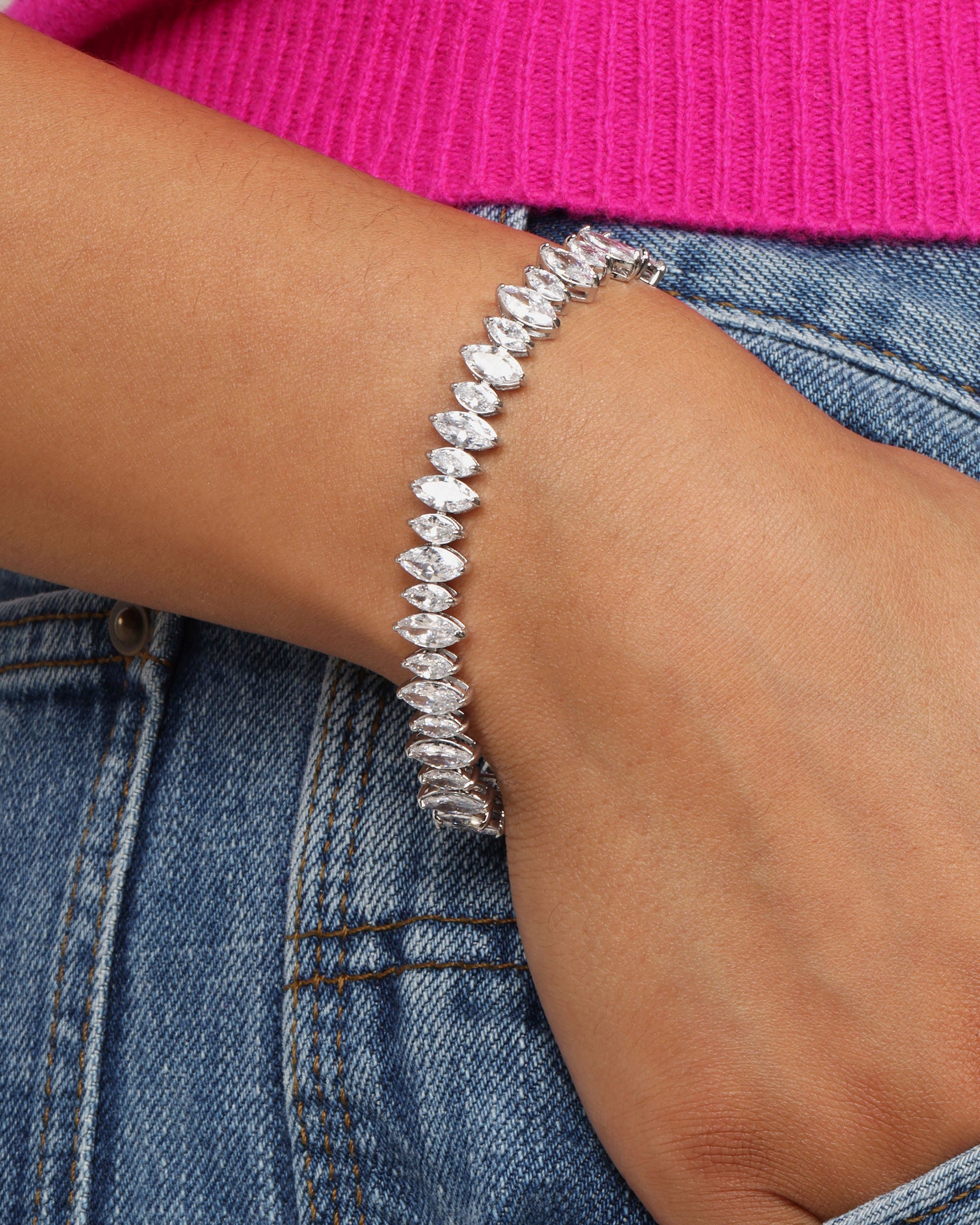 she-is-so-fine-tennis-bracelet-in-silver-and-white-diamondettes