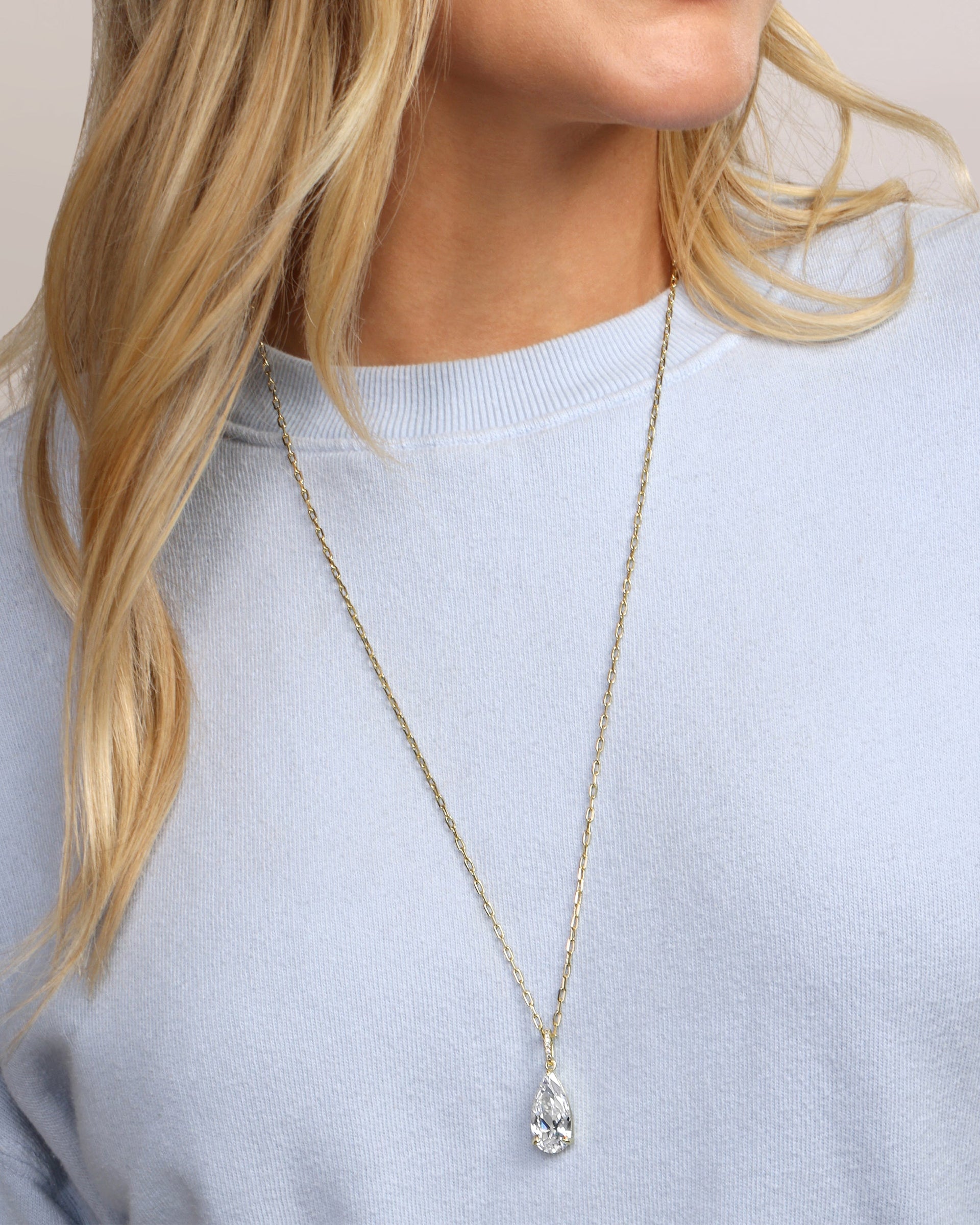 smith-necklace-in-gold-and-white-diamondettes