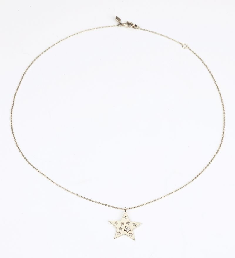 gold-star-necklace