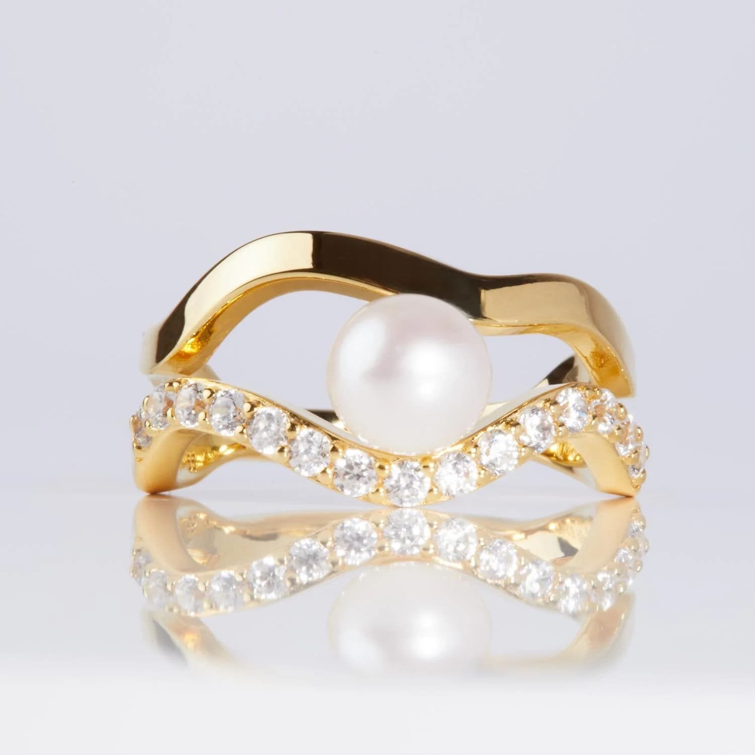 ponza-ring-with-freshwater-pearl-and-white-zirkonia