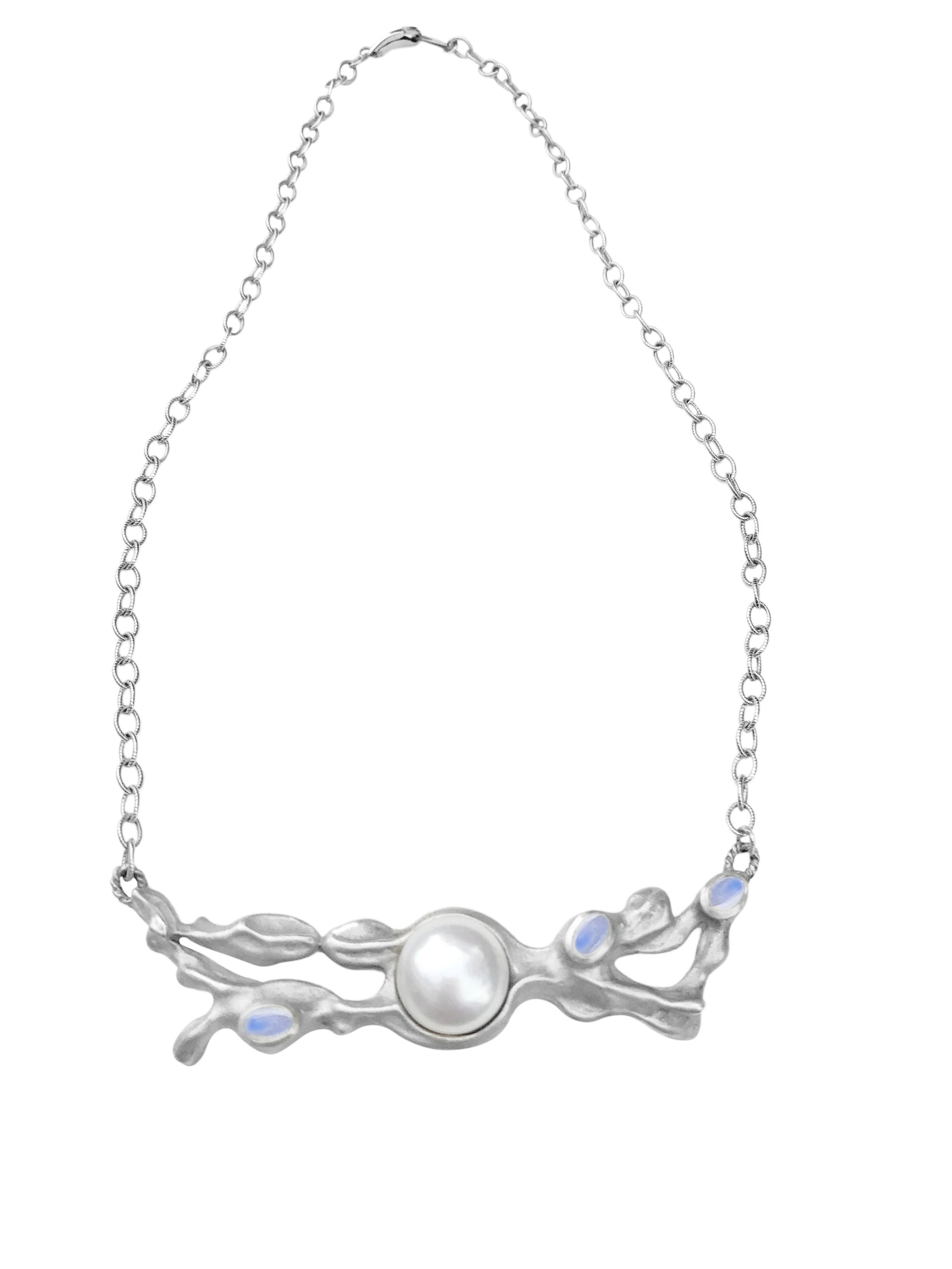 seaweed-necklace-with-a-pearl-and-blue-moonstones