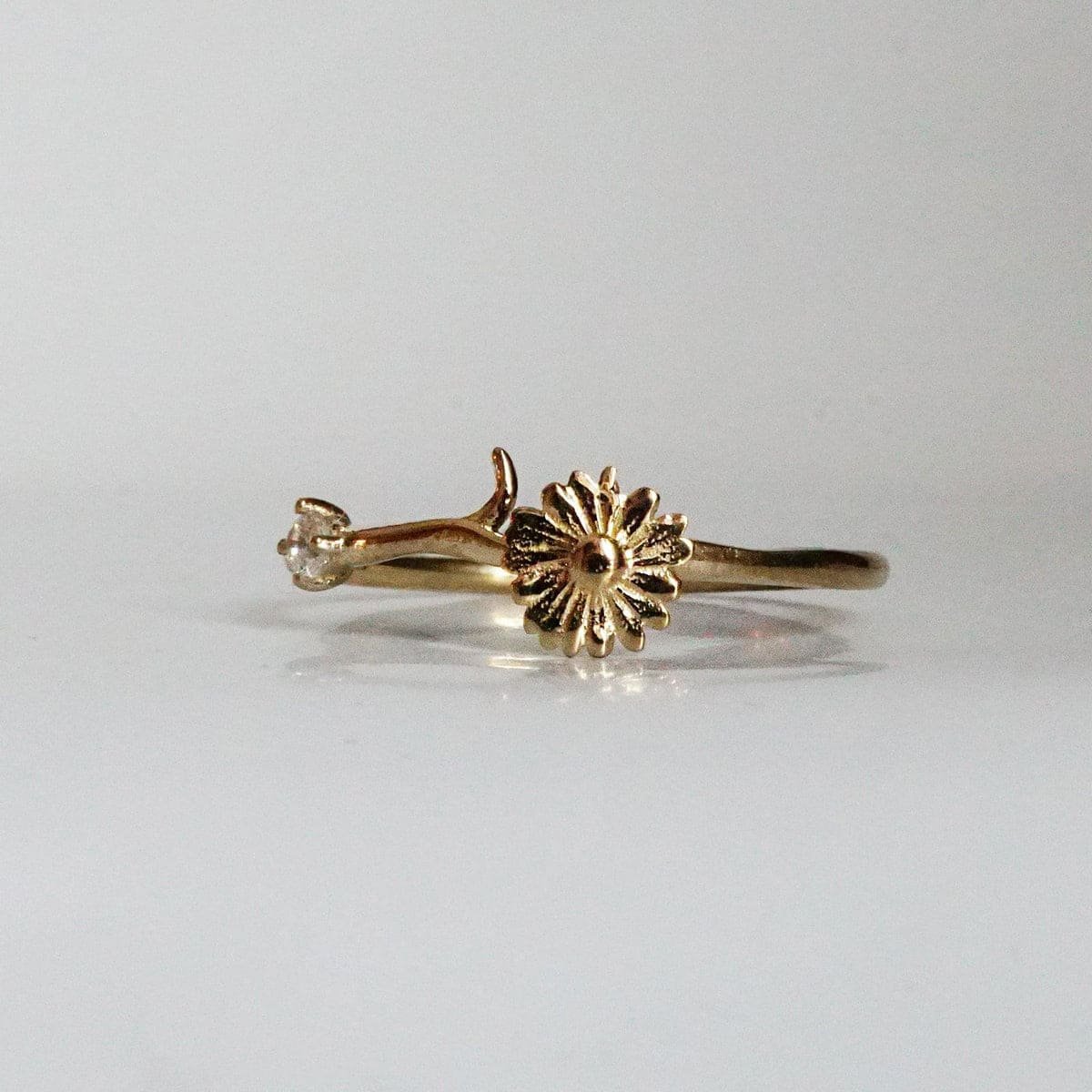 april-daisy-flower-ring