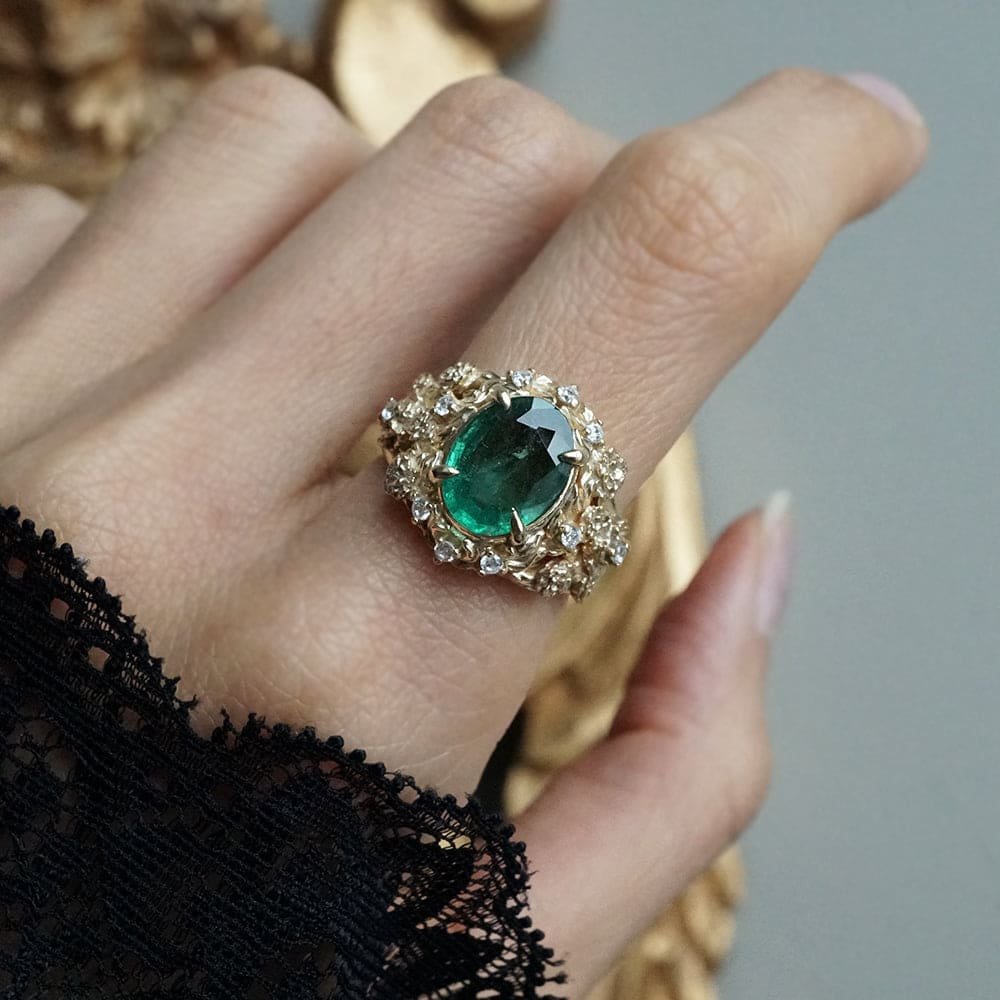 emerald-tulip-diamond-ring