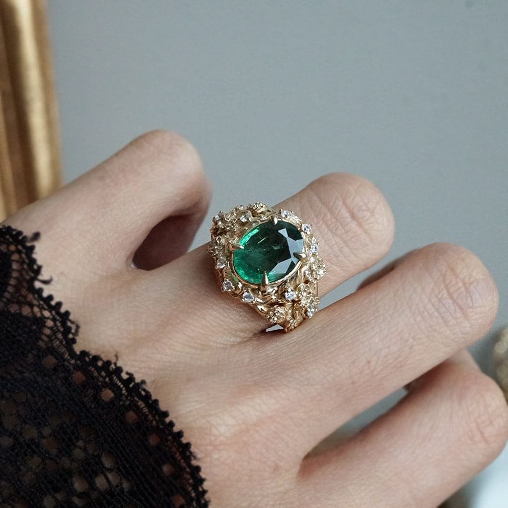 emerald-tulip-diamond-ring