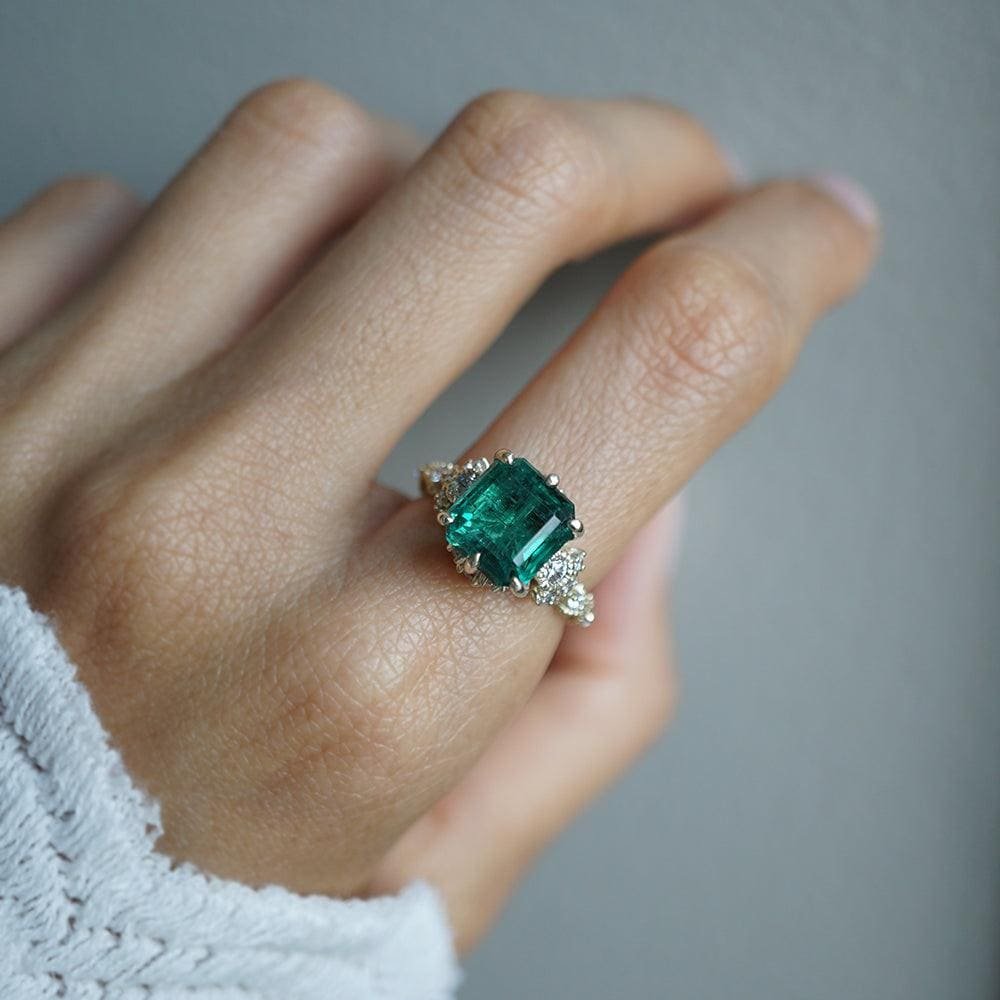 emerald-knightsbridge-diamond-ring