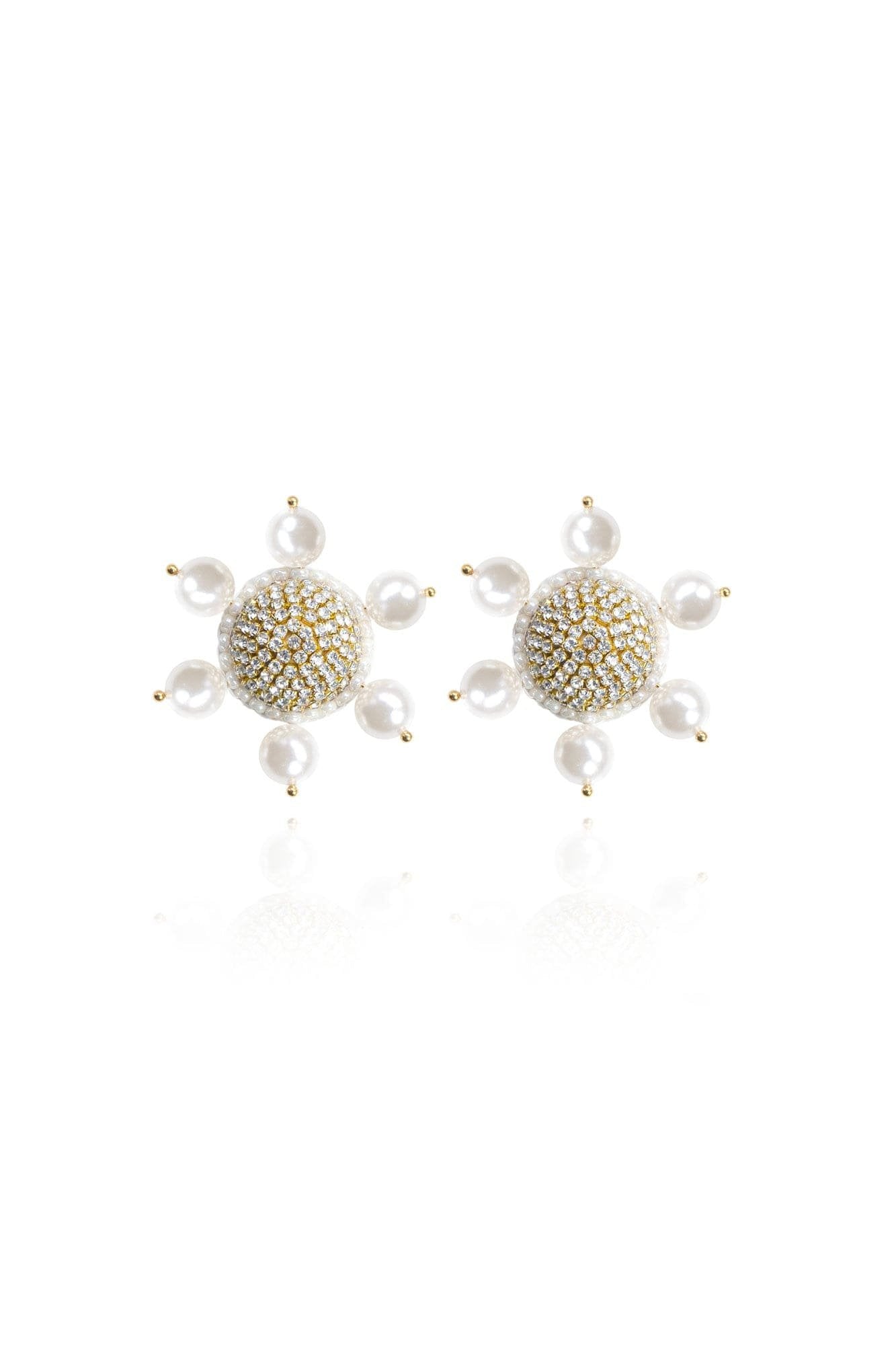 jolie-clip-on-earrings-in-white-pearl