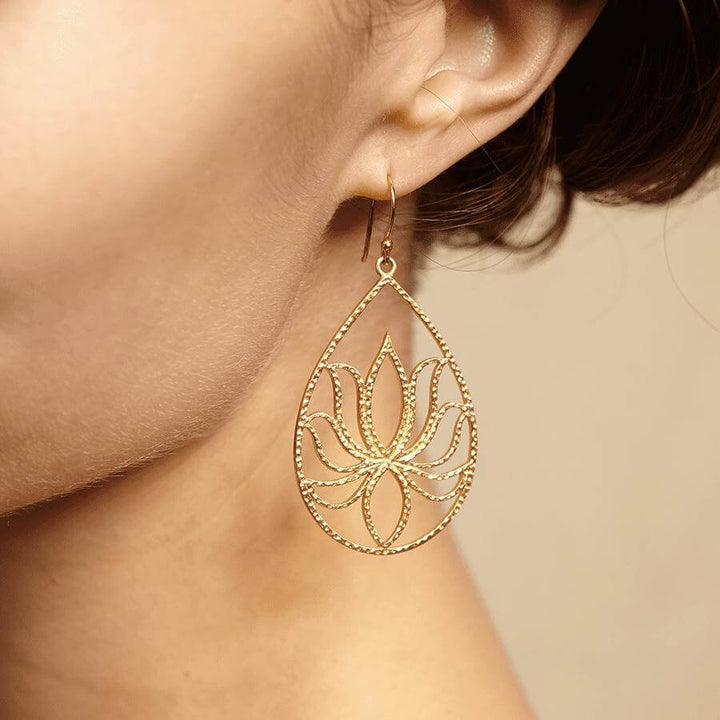 gold-lotus-earrings-teardrop-lotus