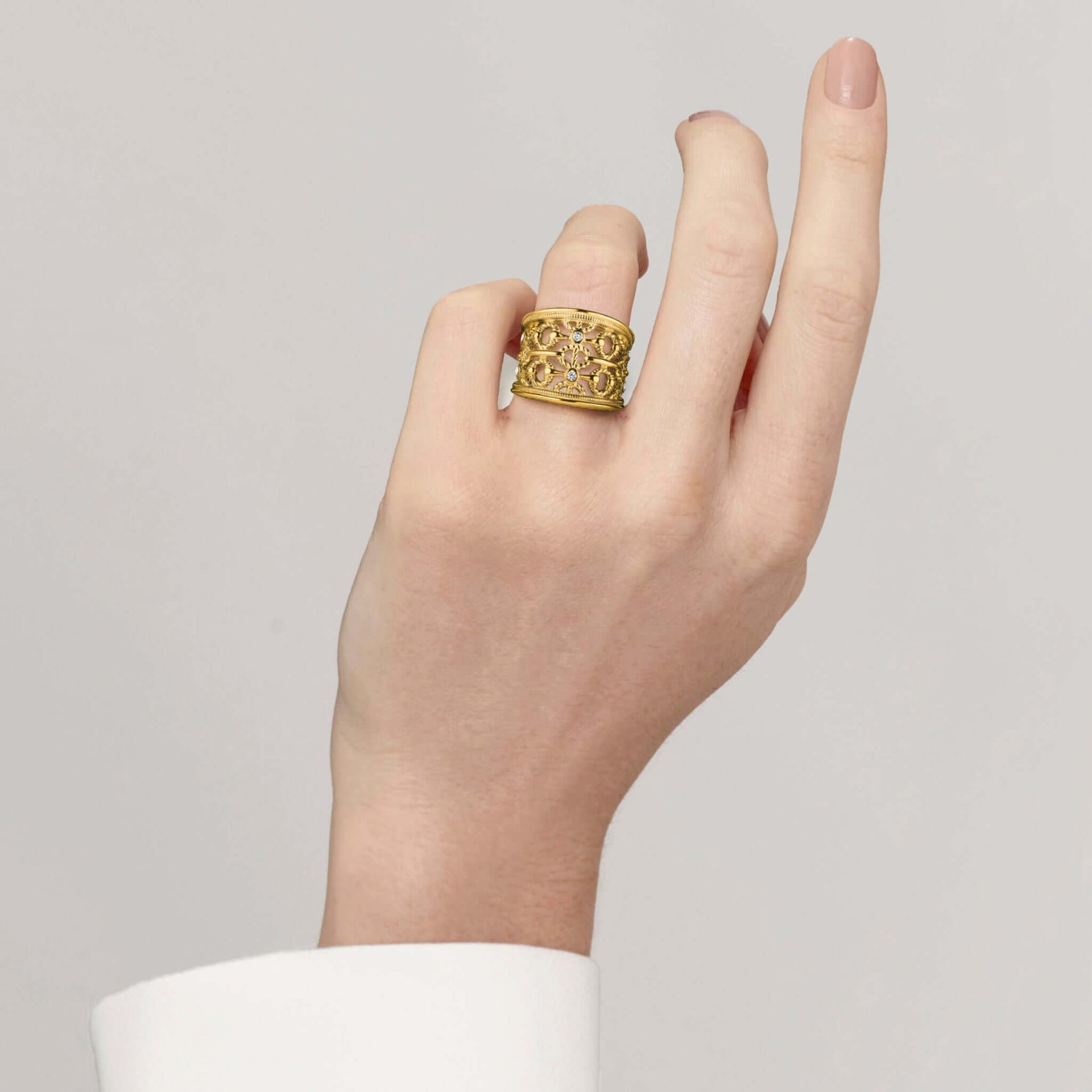 vienna-wide-band-ring-with-diamonds