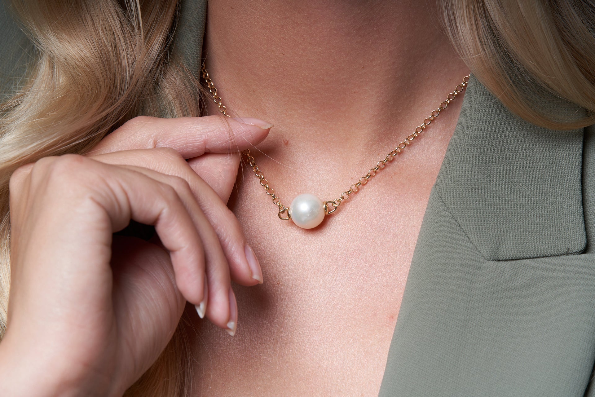 Credo Large Cultured Freshwater Pearl Pendant On Gold Cable Chain