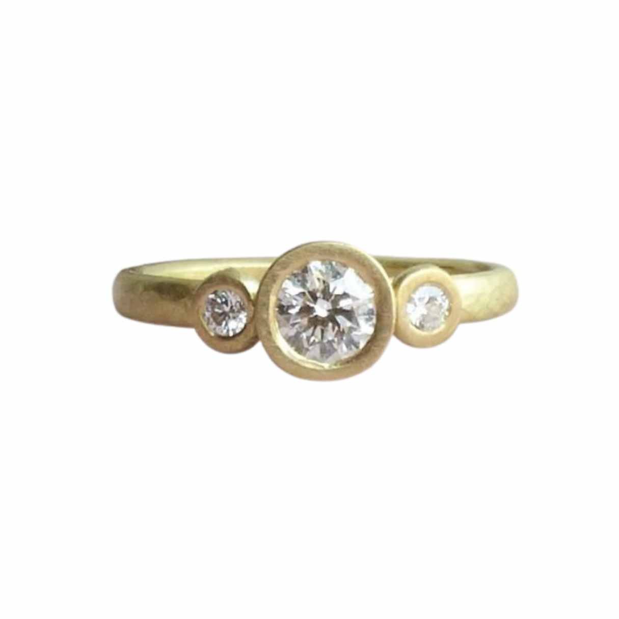 eos-engagement-ring-in-18k-gold