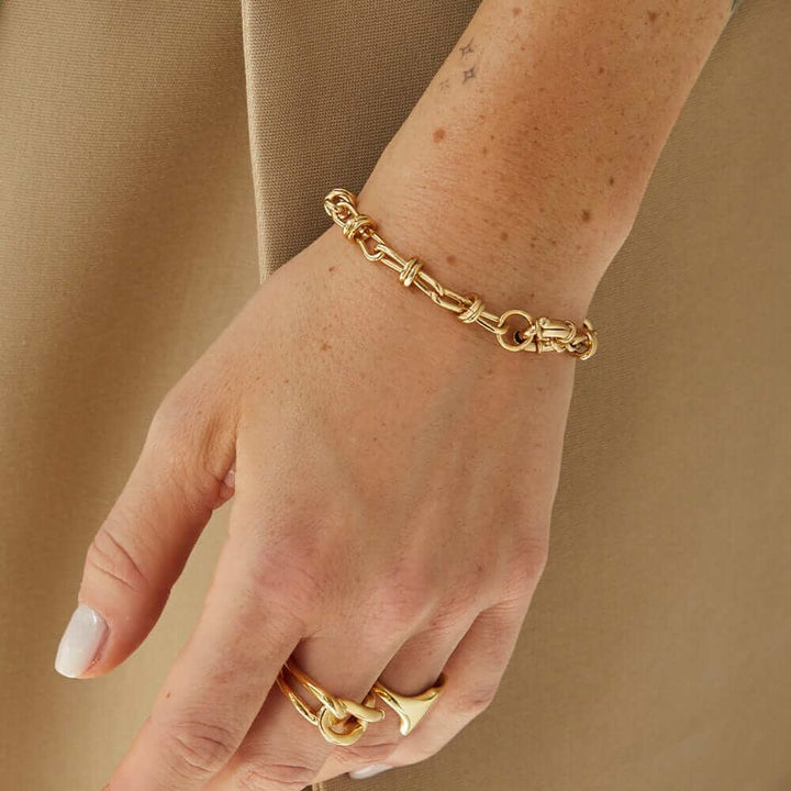 polly-sayer-knot-chain-bracelet-daisy-london