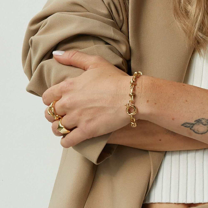 polly-sayer-knot-chain-bracelet-daisy-london