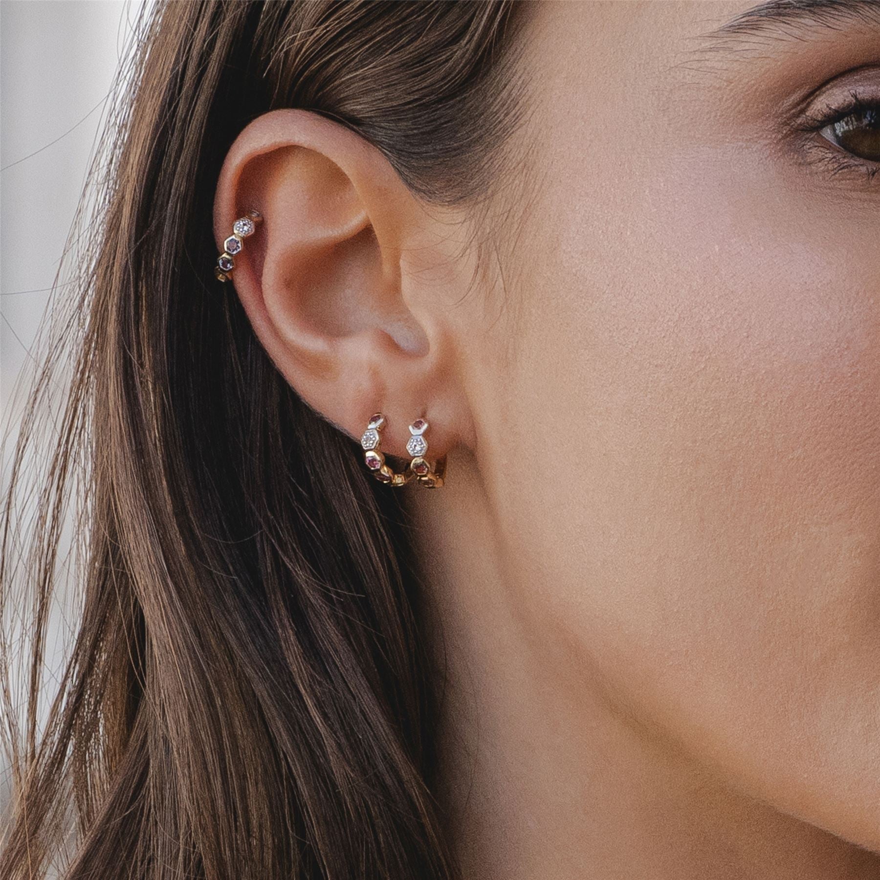 Geometric Round Tanzanite Sapphire Hoop Earrings In Yellow Gold