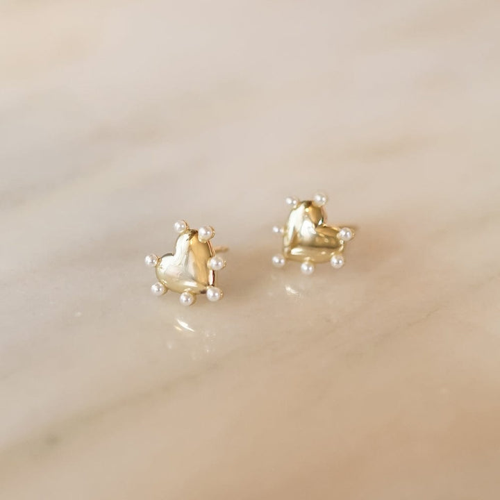 heart-pearl-stud-earrings-18ct-gold-plated-daisy-london