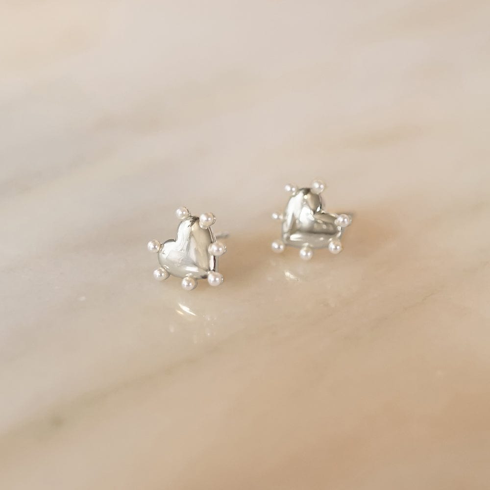 heart-pearl-stud-earrings-sterling-silver-daisy-london