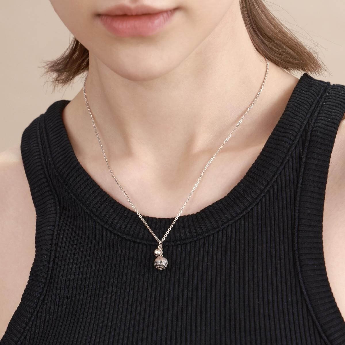 manon-ecruloy-black-diamond-necklace