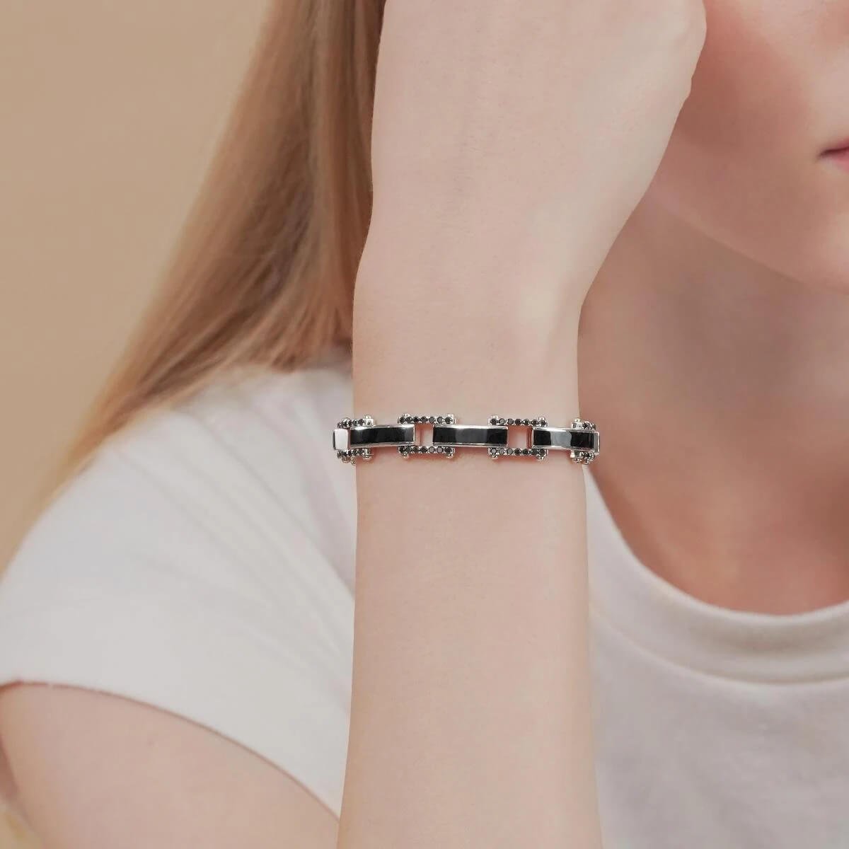 manon-ecruloy-black-diamond-bracelet