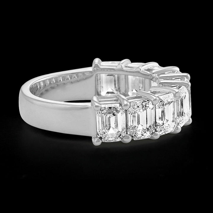 emerald-cut-diamond-band