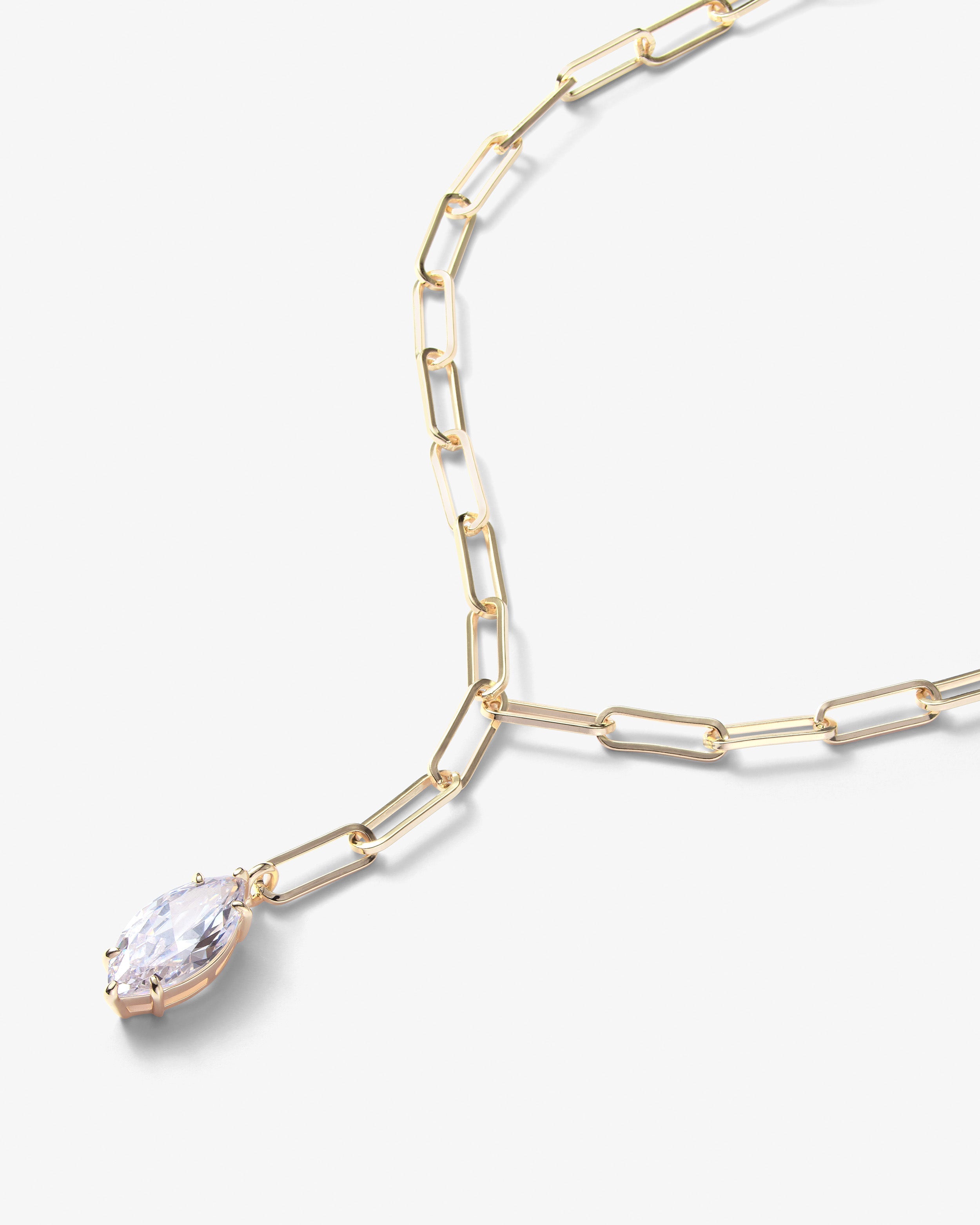 the-bradshaw-necklace-in-gold-and-white-diamondettes