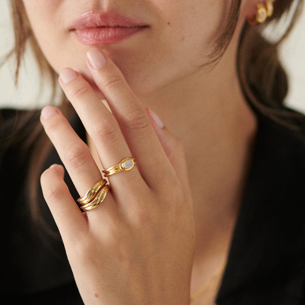 moonstone-ring-18ct-gold-plated-daisy-london