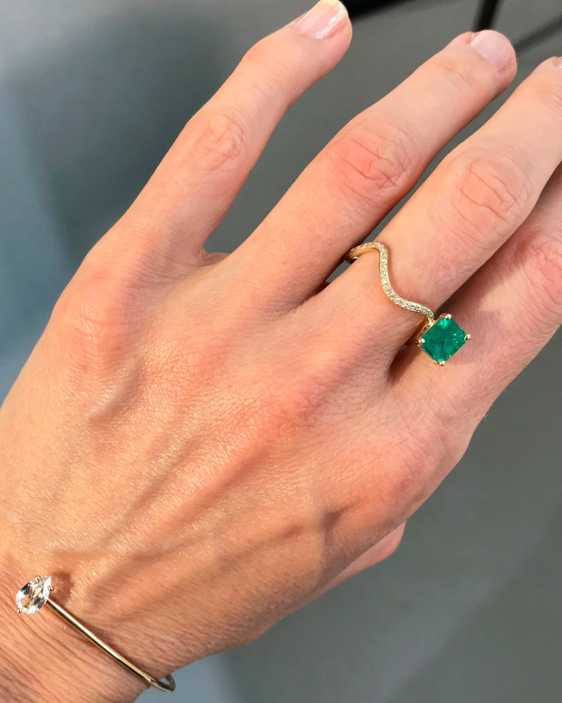 Petite Comète Emerald Ring