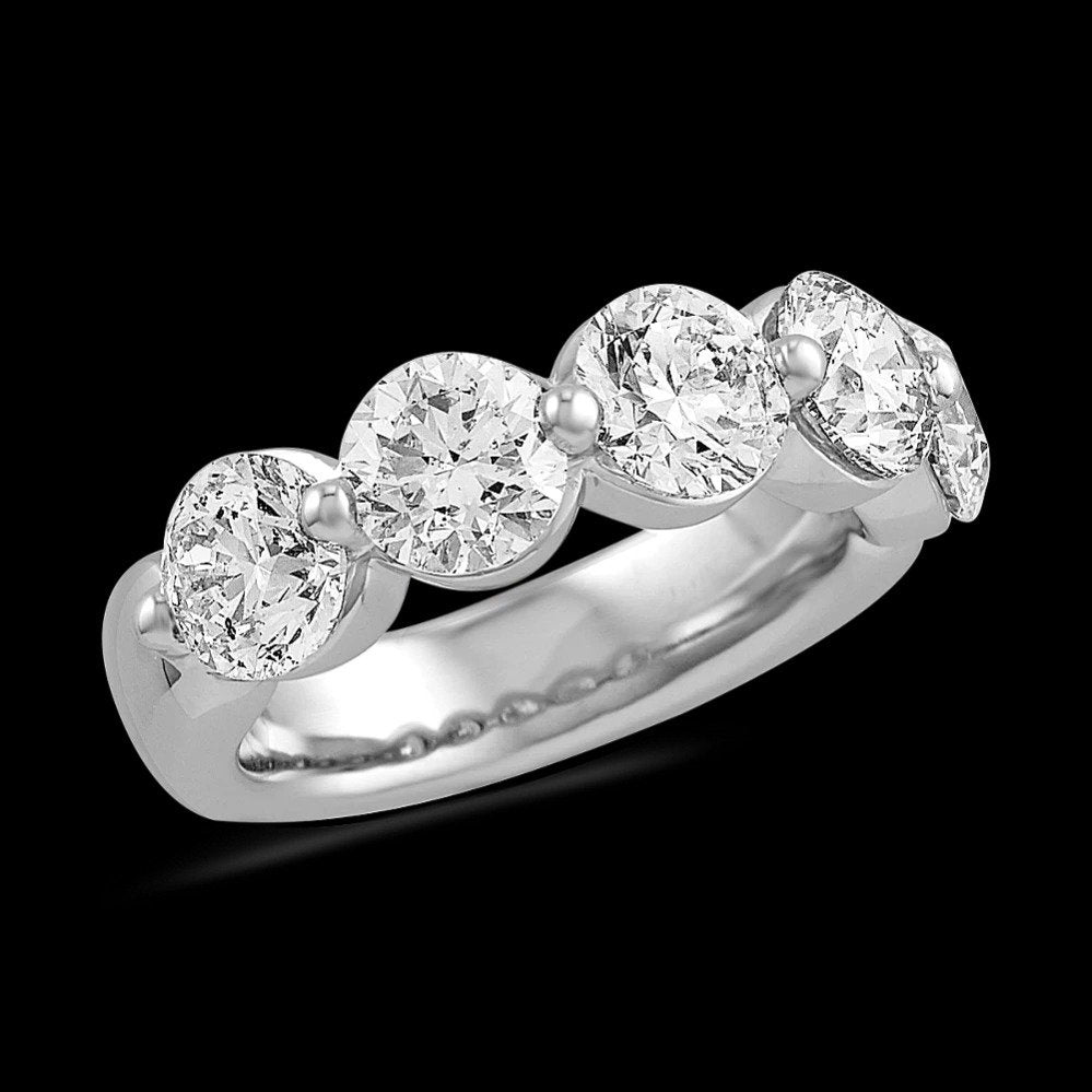 round-diamond-ring-in-platinum