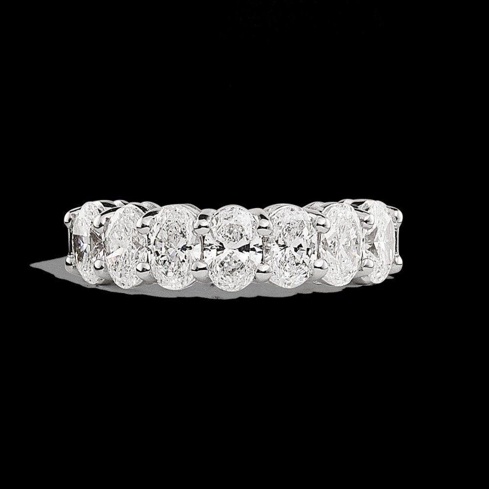 oval-260-tcw-diamond-band